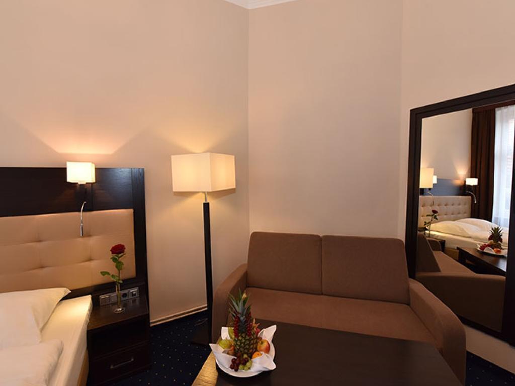 Weinhaus Woehler Hotel Schwerin  Bagian luar foto