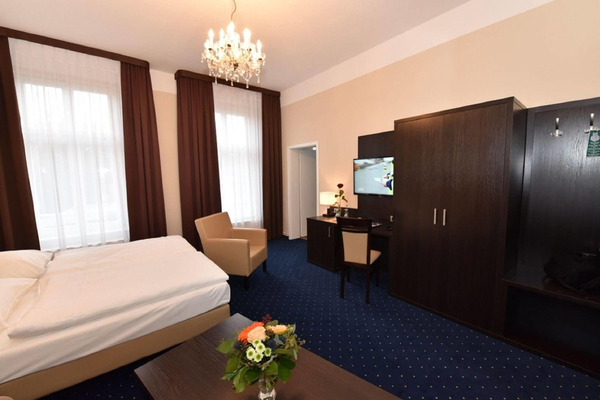 Weinhaus Woehler Hotel Schwerin  Bagian luar foto